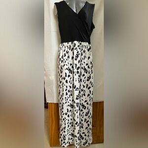 Sleeveless animal print maxi dress. Size L. Faux wrap black bodice. EUC